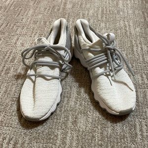 Sorel Kinetic Sneakers size 7.5